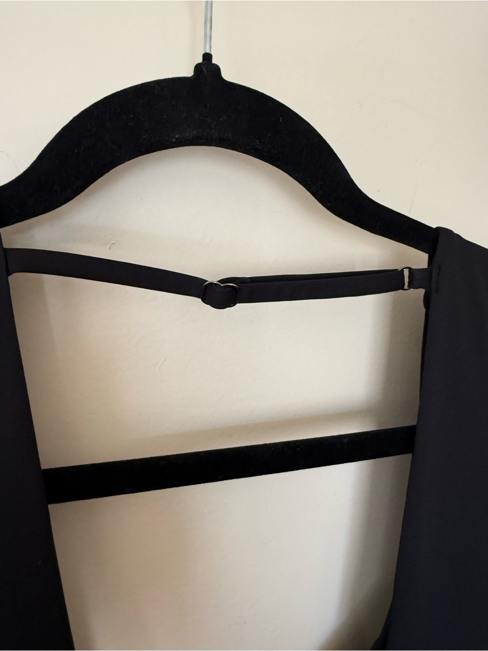 Gilly Hicks Black Mini Cap Sleeve Open Back Tiered Active Dress Shorts Large - Picture 8 of 10